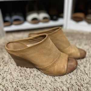 Miz Mooz Mustard Wedges